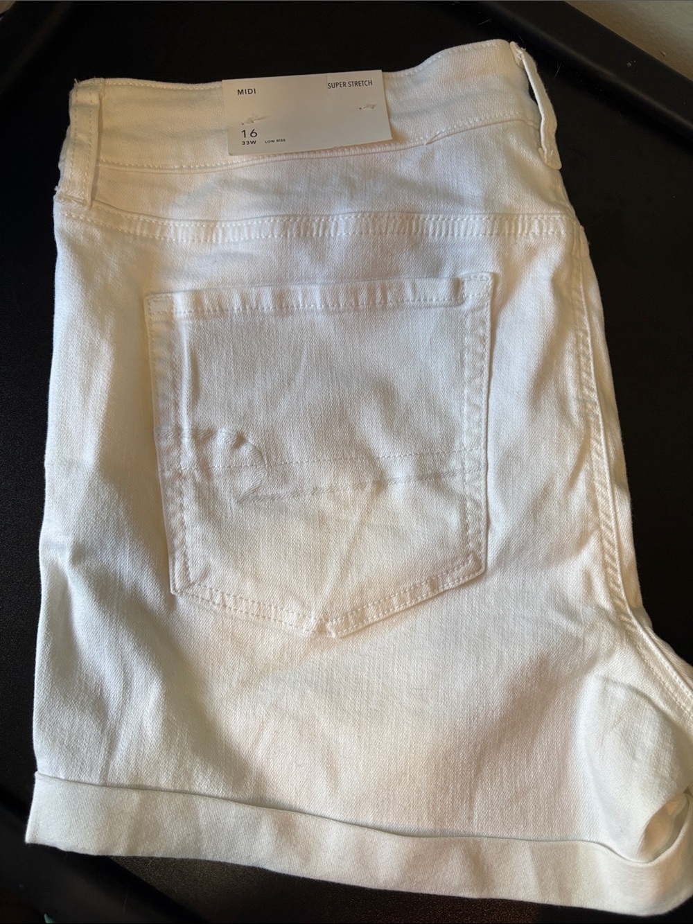 NWT American Eagle Women’s Stretch Midi Jean SHORTS- white